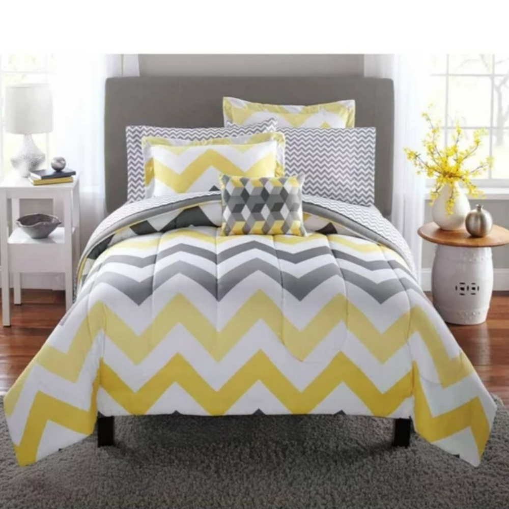 Bedding Accent Pillow Lamp Set
